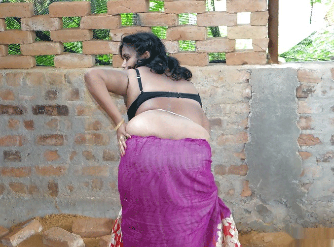 Hot Indian wife nude photo shoot in an under-construction site 4