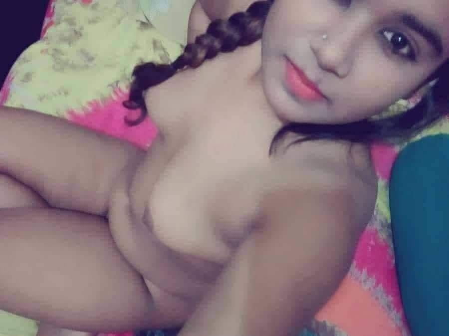 Hot new Desi girl pics leaked online 4
