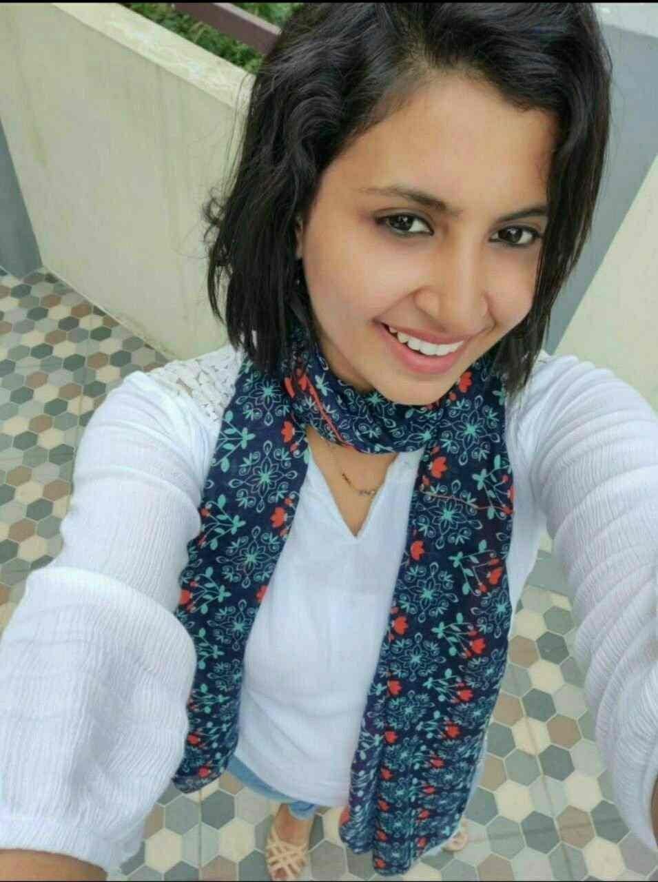 Hottest Indian office girl topless photo for teammate 3