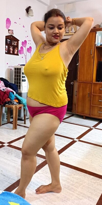 Hottest MILF big ass and boobs showing viral unseen 4