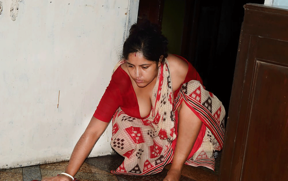 Housemaid sex photos of big booby maid doing household works 4
