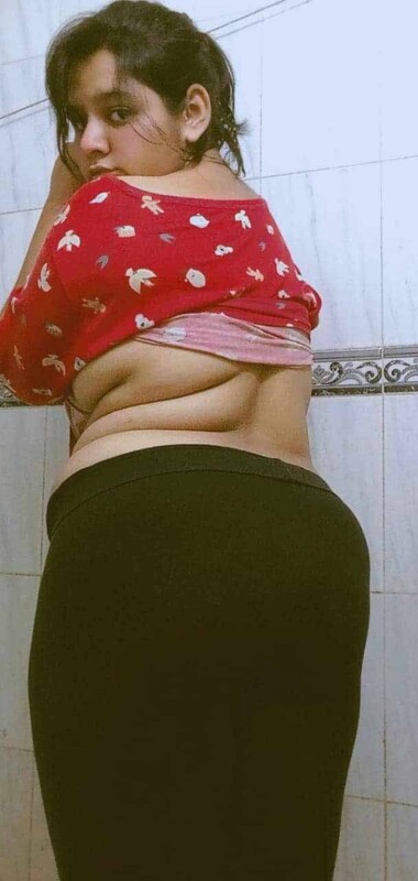 Huge boobs Desi girl playing with her private parts 3