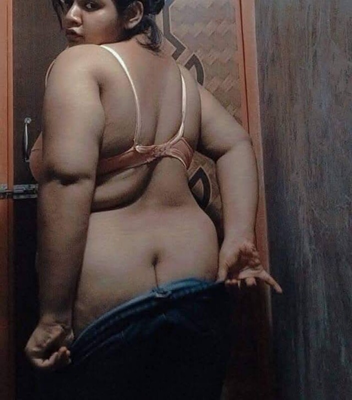 Huge boobs Desi girl playing with her private parts 6