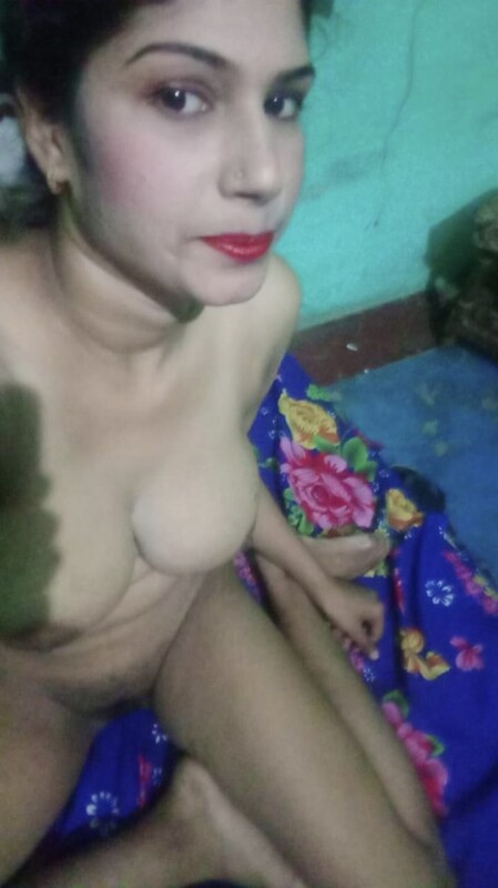 Huge boobs Desi village unmarried girl nude pics 4