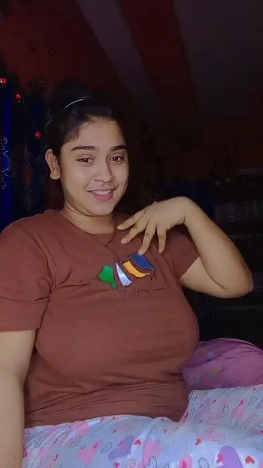 Huge boobs Indian girl cucumber masturbation pics 2