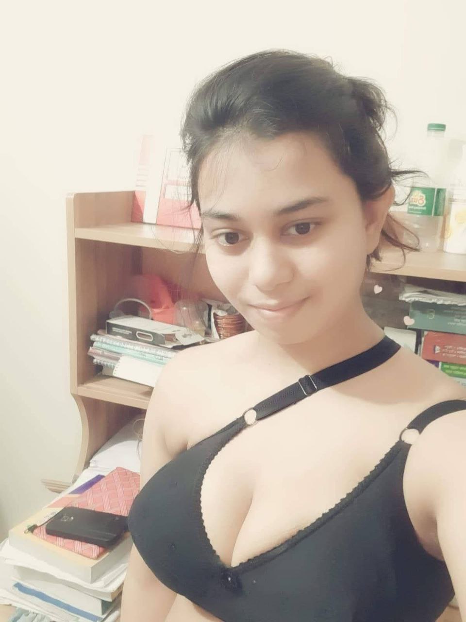 Huge boobs unmarried girl naked posing photos 1