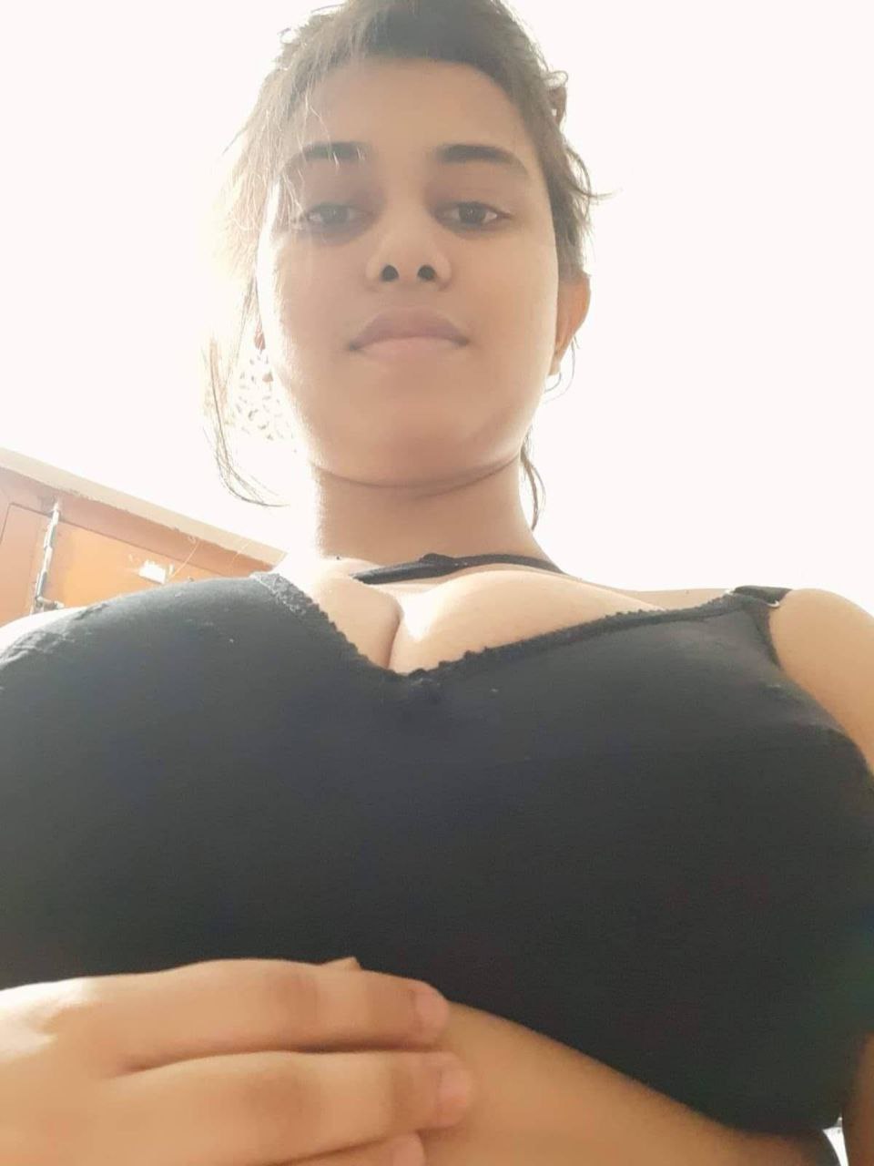 Huge boobs unmarried girl naked posing photos 2