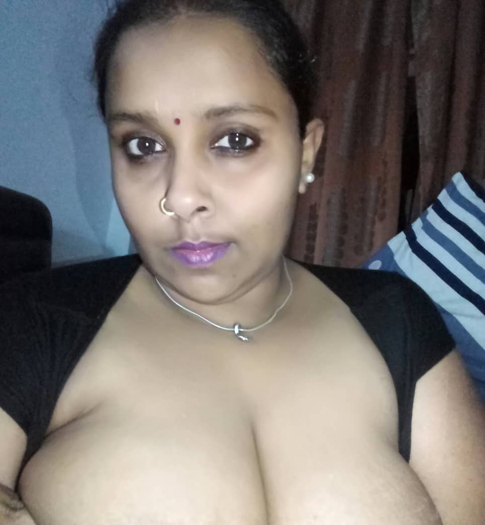 Hukka Bhabhi nude photos 2