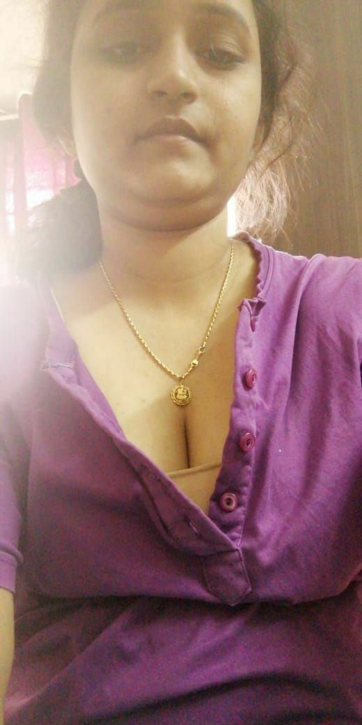 Hyderabad Telugu wife showing big boobs photos 10