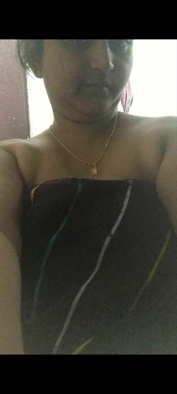 Hyderabad Telugu wife showing big boobs photos 7