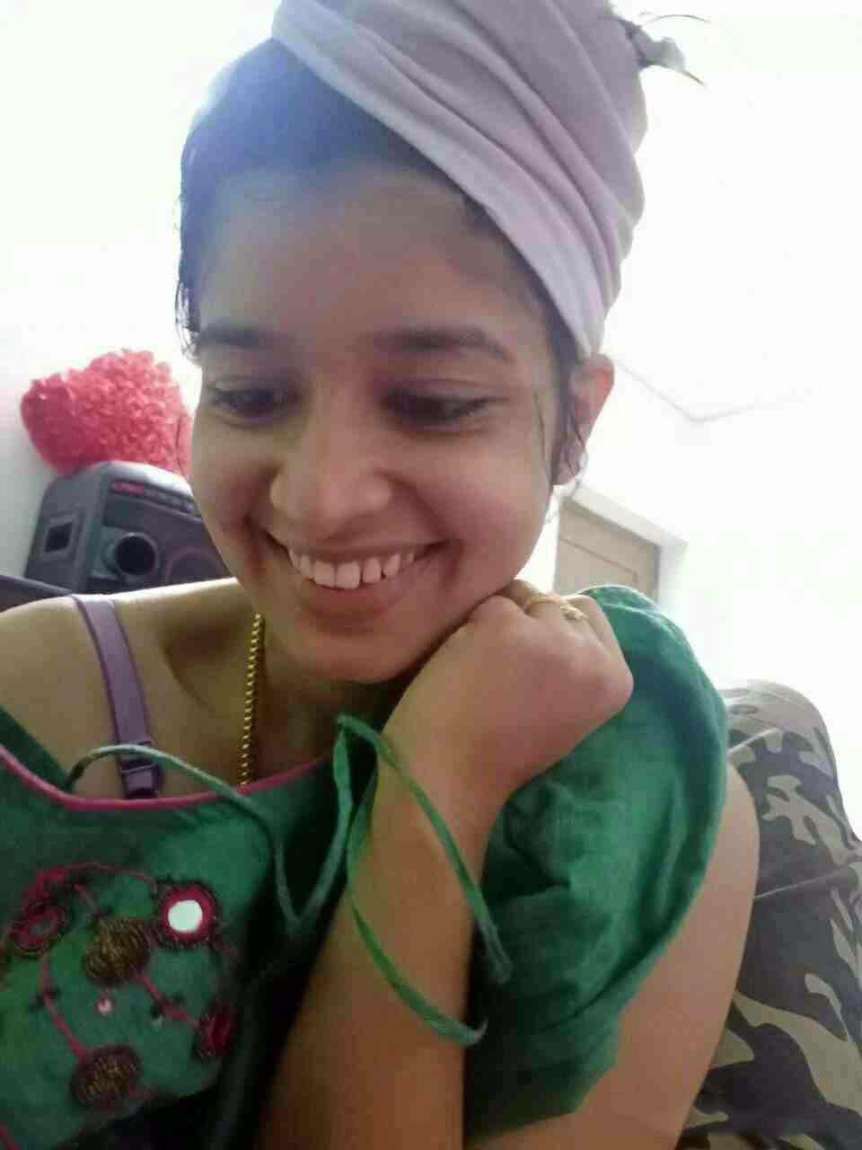 Hyderabadi wife nude unseen photos exposed 2