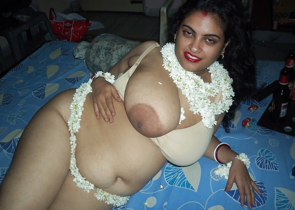 Indian BBW aunty with jasmine flowers 3