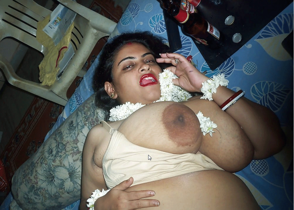 Indian BBW aunty with jasmine flowers 7