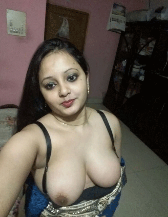 Indian Bhabhi exposing big boobs on selfie cam 7