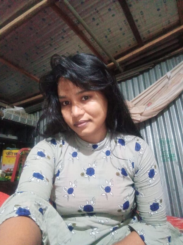 Indian bhabhi milky boobs and ass showing pics 1