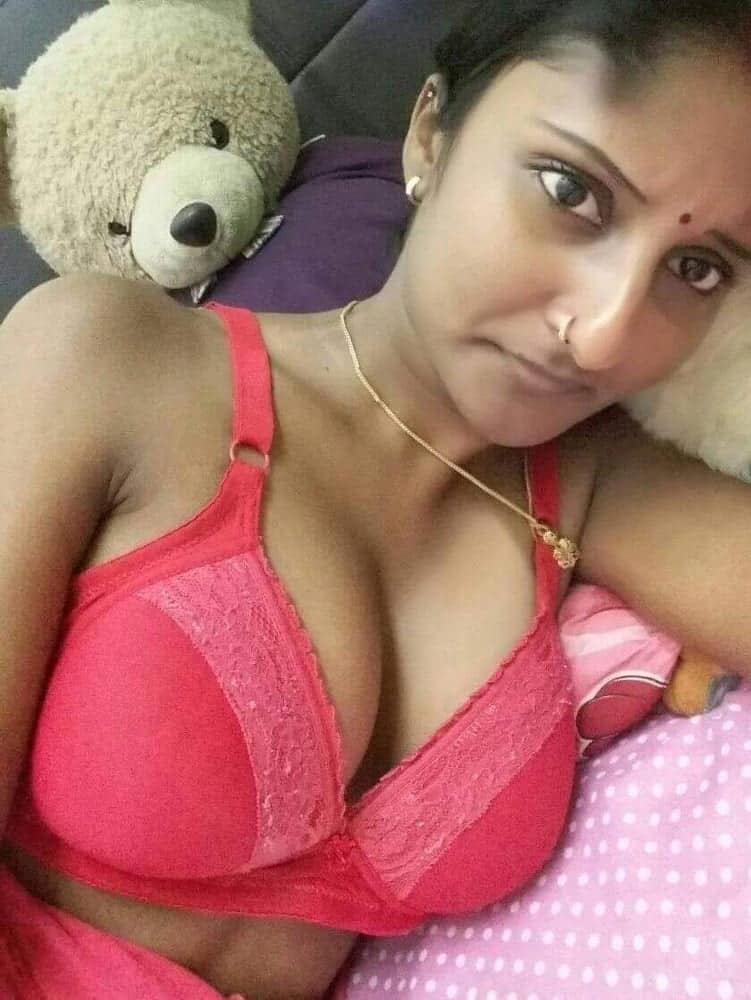 Indian Bhabhi nude selfie photos 1