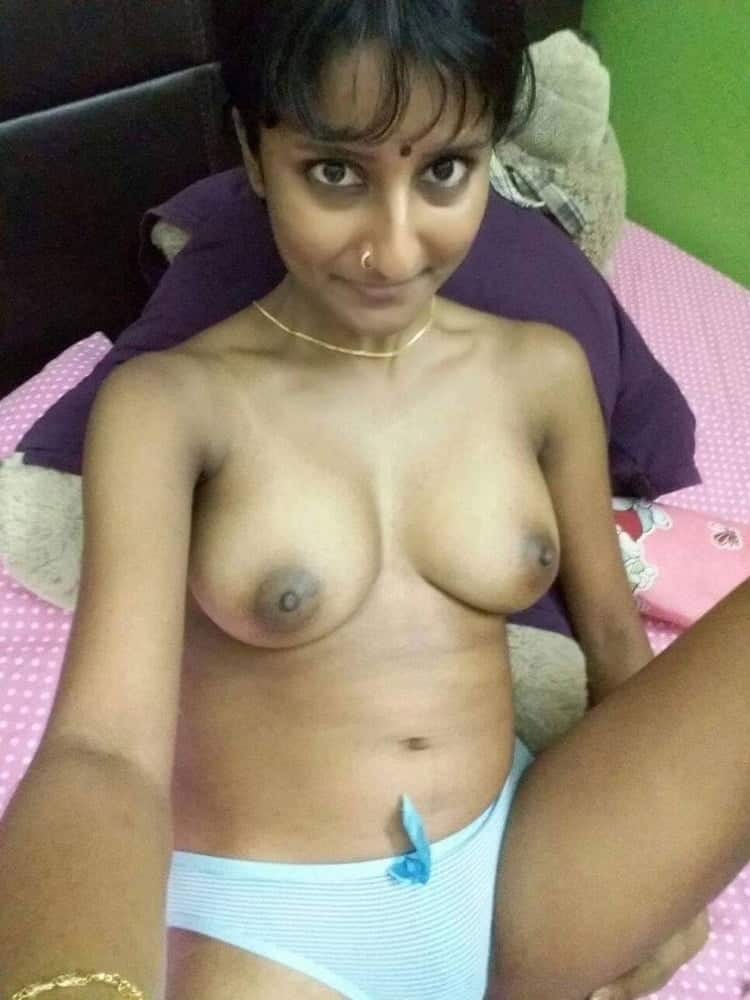 Indian Bhabhi nude selfie photos 3