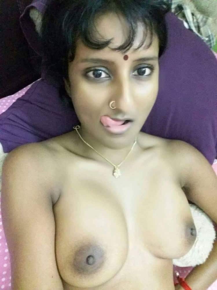 Indian Bhabhi nude selfie photos 6
