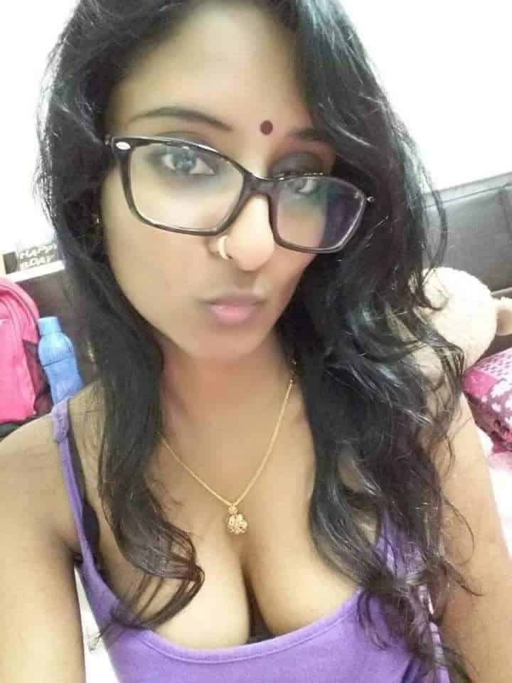 Indian Bhabhi nude selfie photos 7