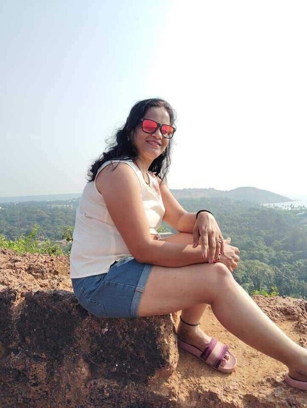 Indian bhabhi on vacation sexy and topless photos 3