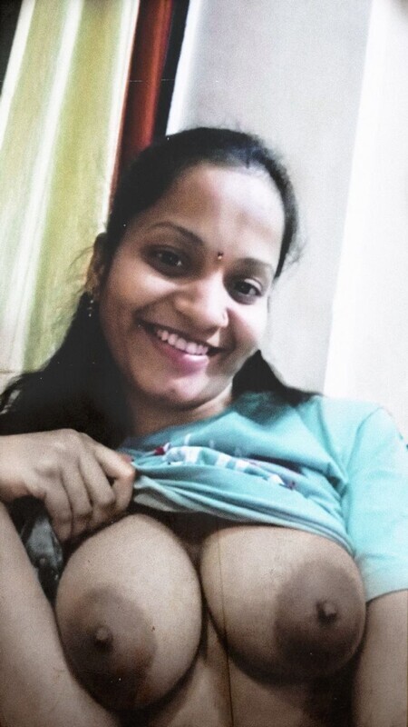 Indian bhabhi on vacation sexy and topless photos 6