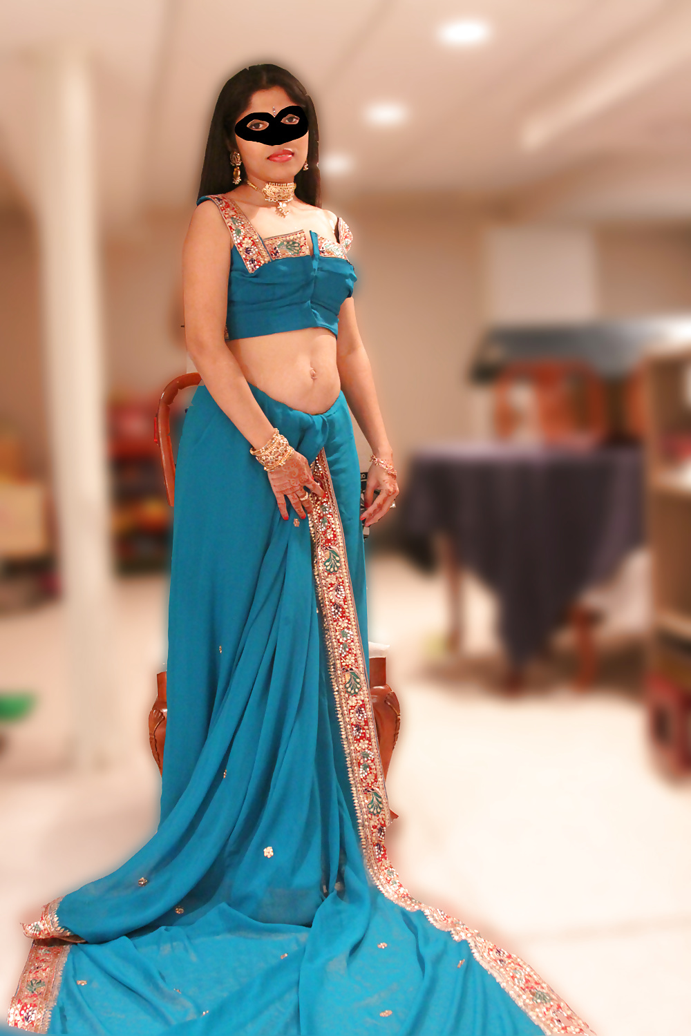 Indian Bhabhi saree striptease pics 6