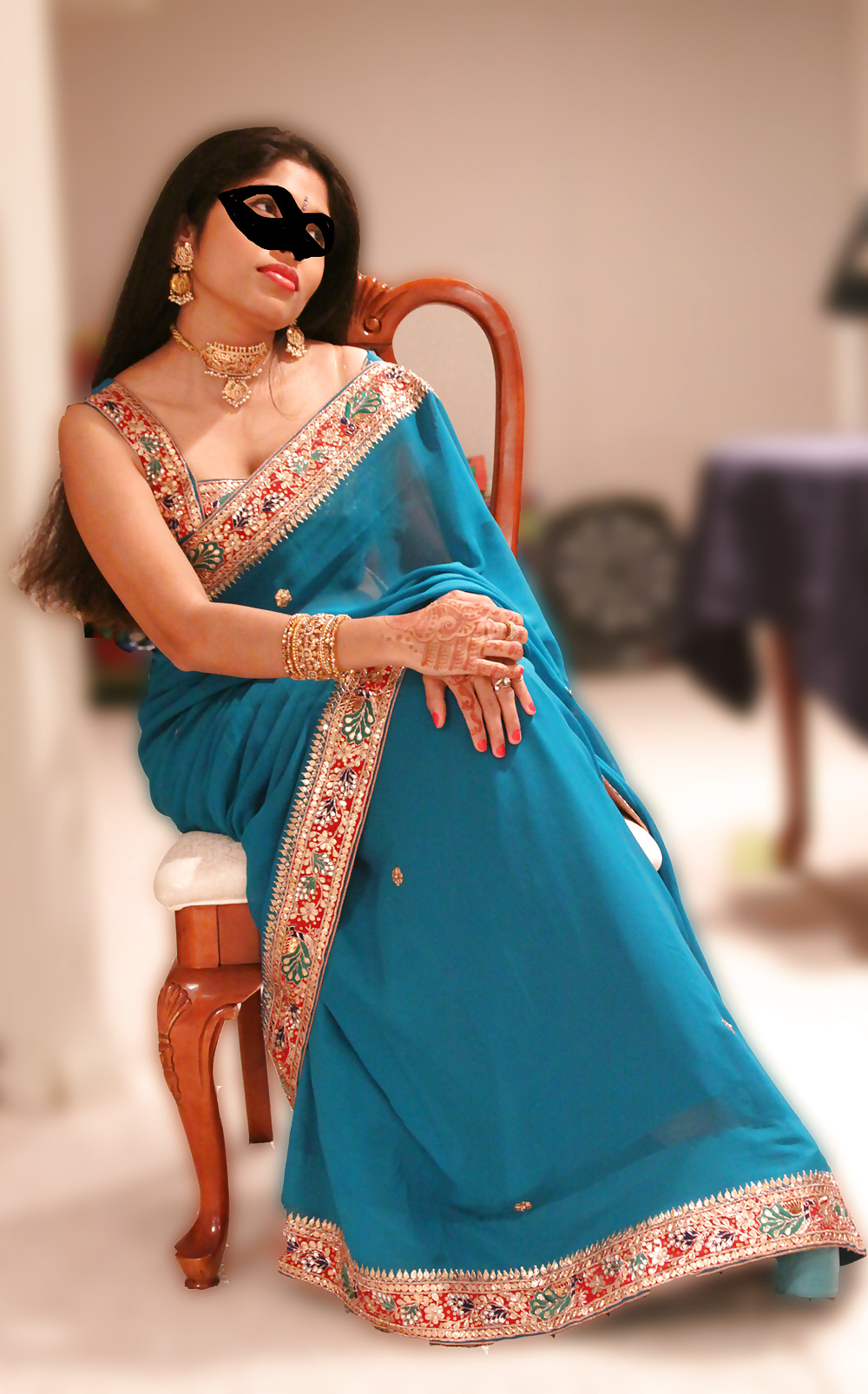 Indian Bhabhi saree striptease pics 7