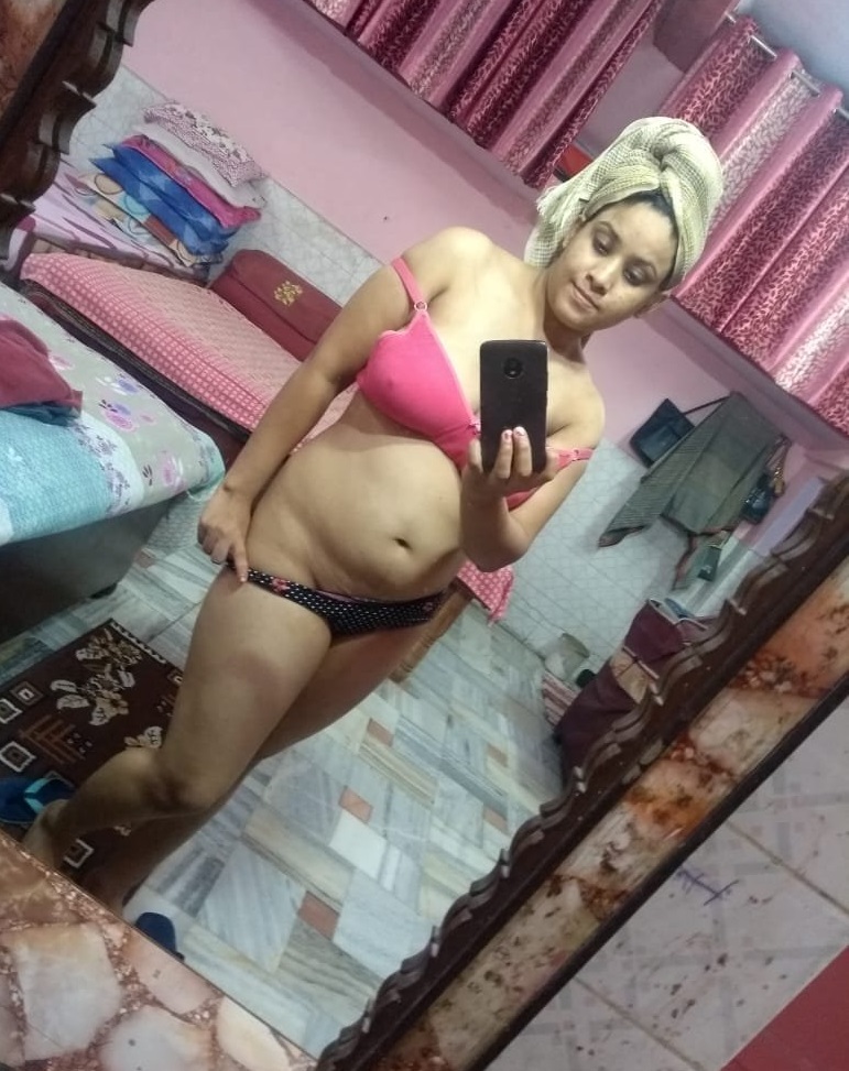 Indian Bhabhi showing tits 7