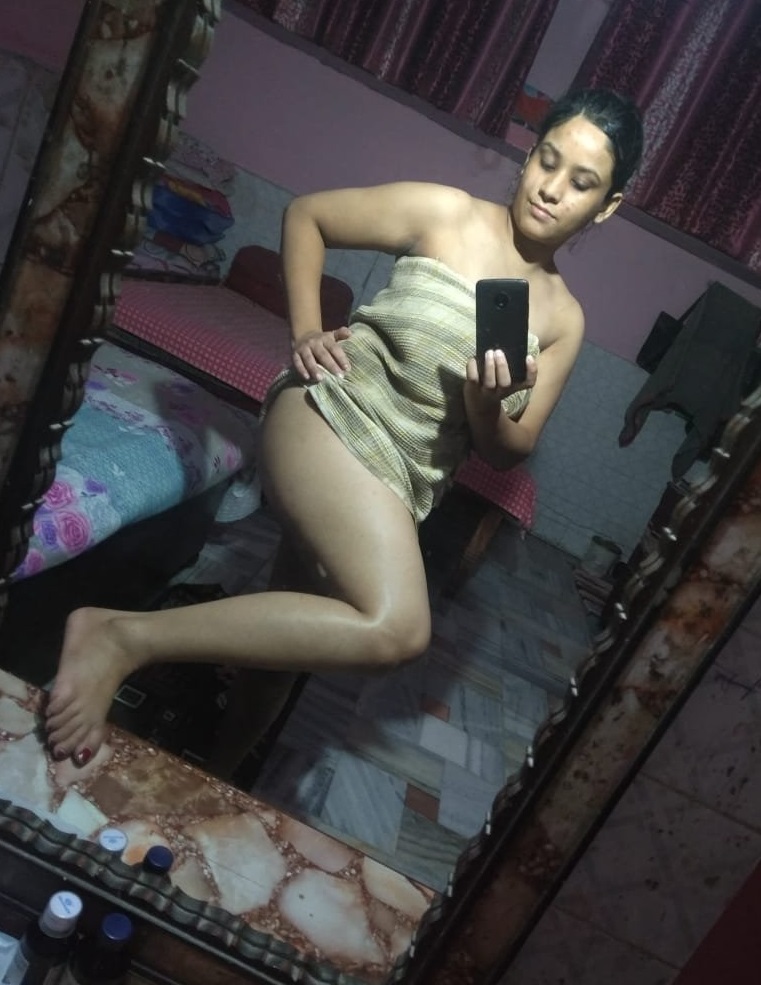 Indian Bhabhi showing tits 9