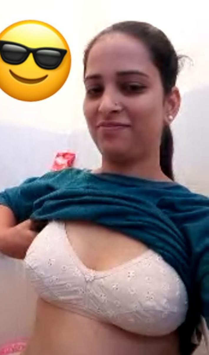 Indian bhabhi uncontrollable sex arousing mood pics 3
