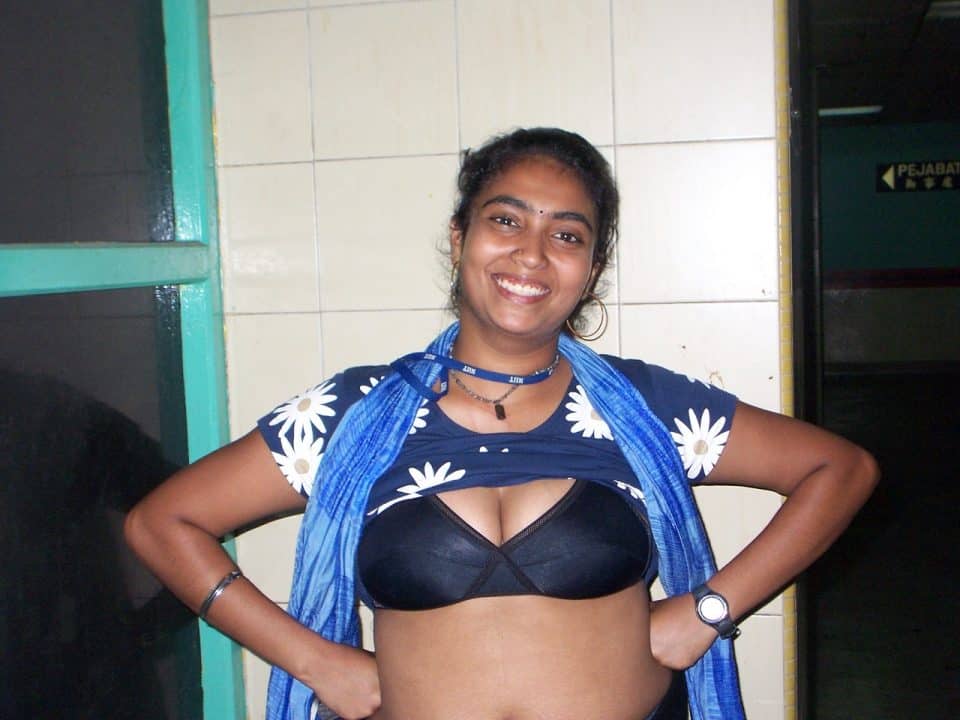 Indian big boobs pics of hot Indian Bhabhi 6