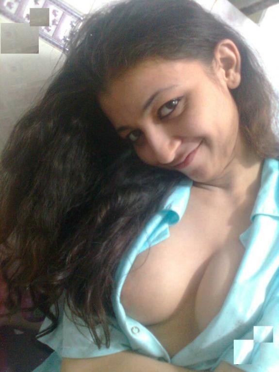 Indian boobs pics of a beautiful teen trying to seduce her boyfriend 7