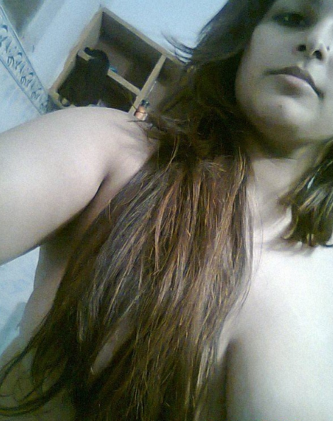 Indian booby girl exposing her big boobs topless photos 5