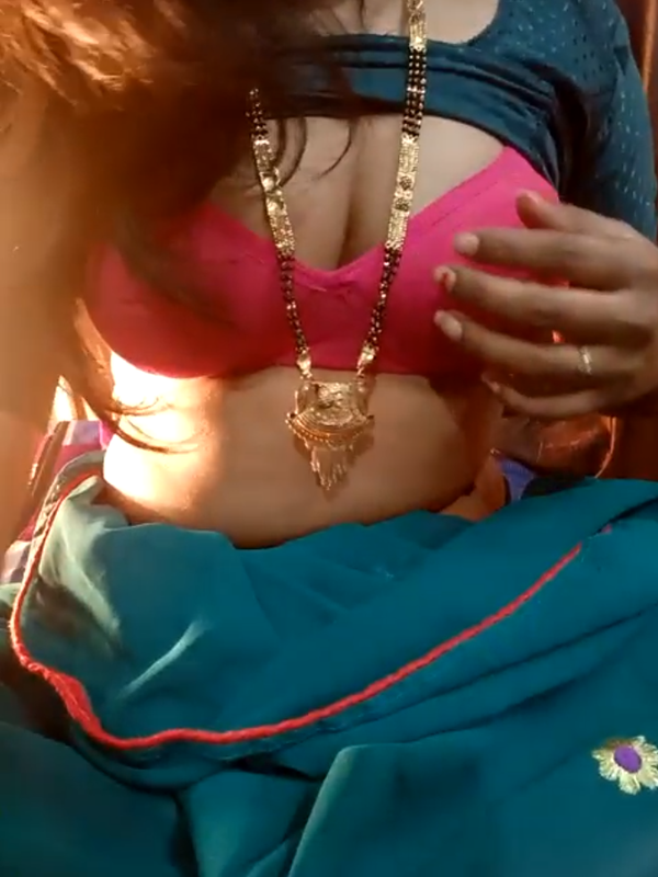Indian cam girl topless Anupama Joshi removing saree 2