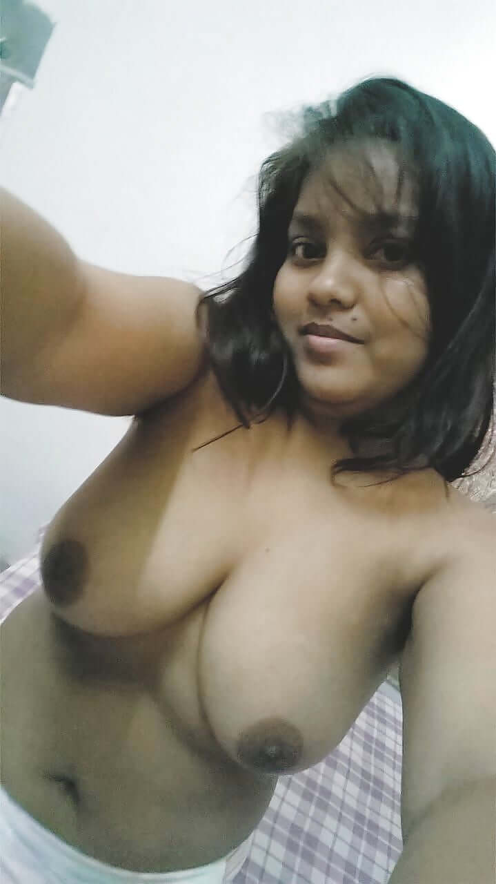 Indian chubby girl nude selfie pics online 7