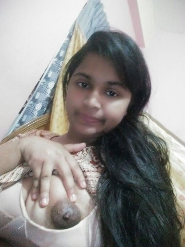 Indian college girl boobs show seducing pics 5