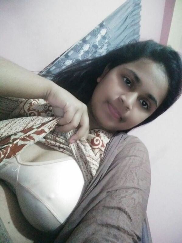Indian college girl boobs show seducing pics 6