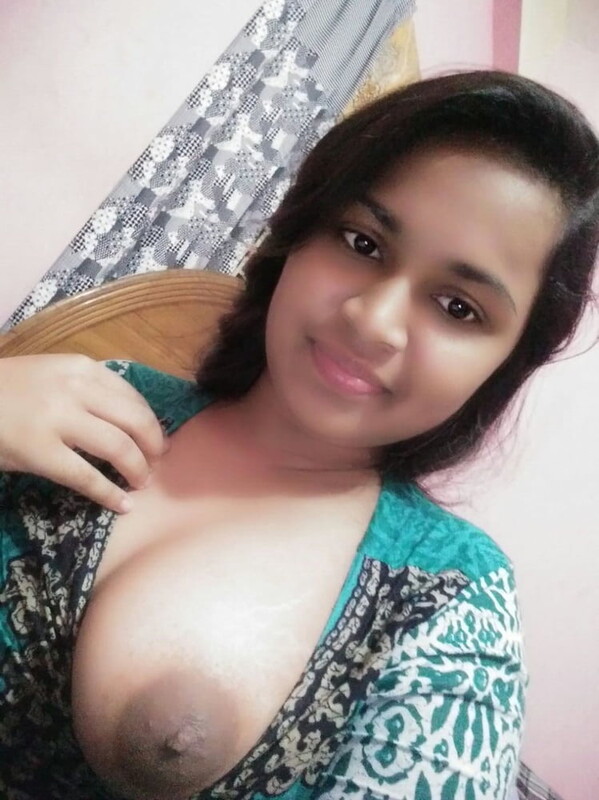 Indian college girl boobs show seducing pics 7