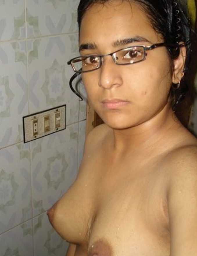 Indian college girl nude selfie photos online 1