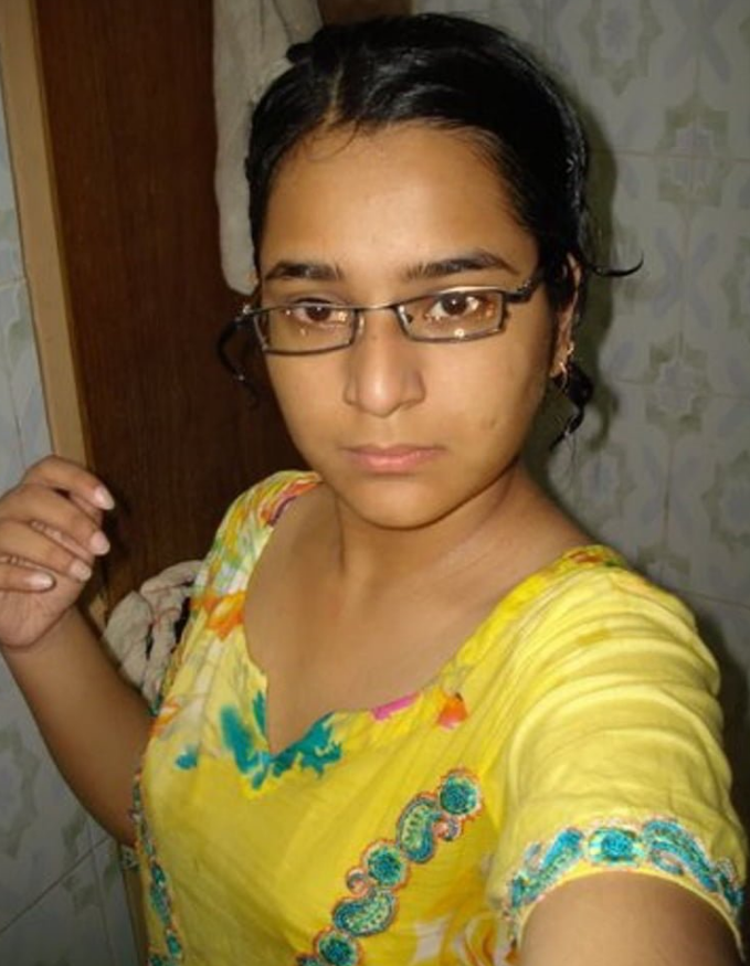 Indian college girl nude selfie photos online 10