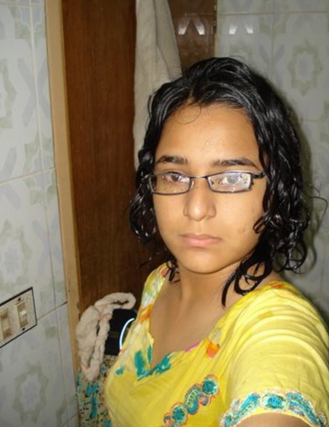 Indian college girl nude selfie photos online 2