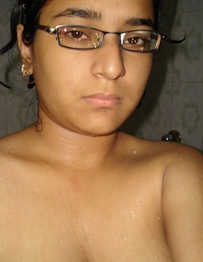 Indian college girl nude selfie photos online 5