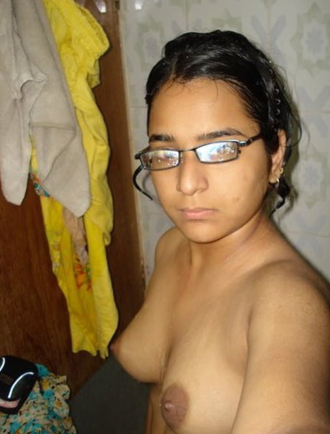 Indian college girl nude selfie photos online 7