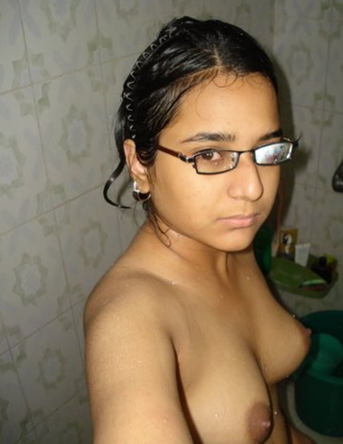 Indian college girl nude selfie photos online 8