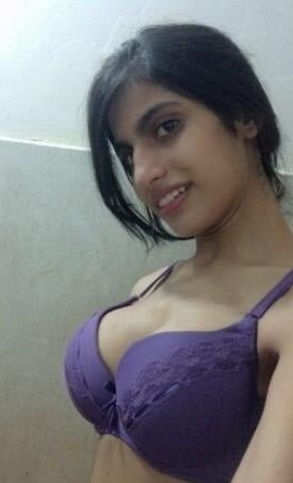 Indian college girl nude selfies 1