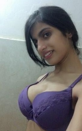 Indian college girl nude selfies 4