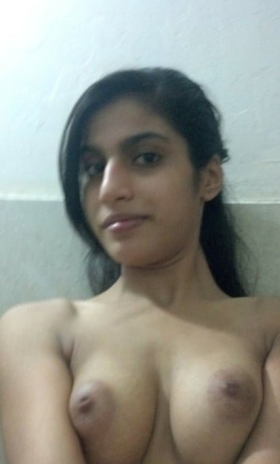 Indian college girl nude selfies 5