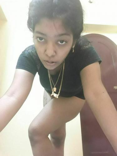 Indian cute girlfriend topless photos release 2