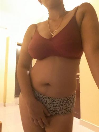 Indian cute girlfriend topless photos release 6