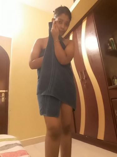 Indian cute girlfriend topless photos release 7